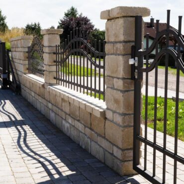 ZDICÍ BLOK HISTORY - ZÁKLADNÍ KÁMEN