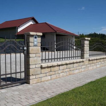 ZDICÍ BLOK HISTORY - ZÁKLADNÍ KÁMEN