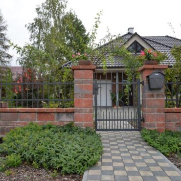 ZDICÍ BLOK HISTORY - ZÁKLADNÍ KÁMEN