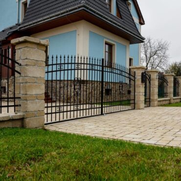 ZDICÍ BLOK HISTORY - ZÁKLADNÍ KÁMEN