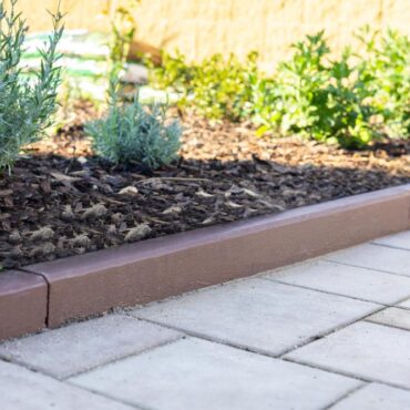 OBRUBNÍK ZÁHONOVÝ S ROVNOU HRANOU 100 / 5 / 20